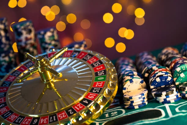 Trained dealers manage each table professionally Professional dealer at Ganesha Gold table